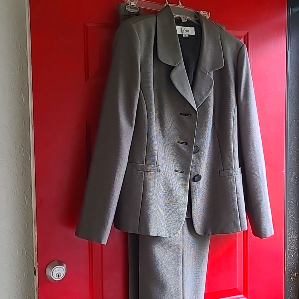Two peice pants suit brown